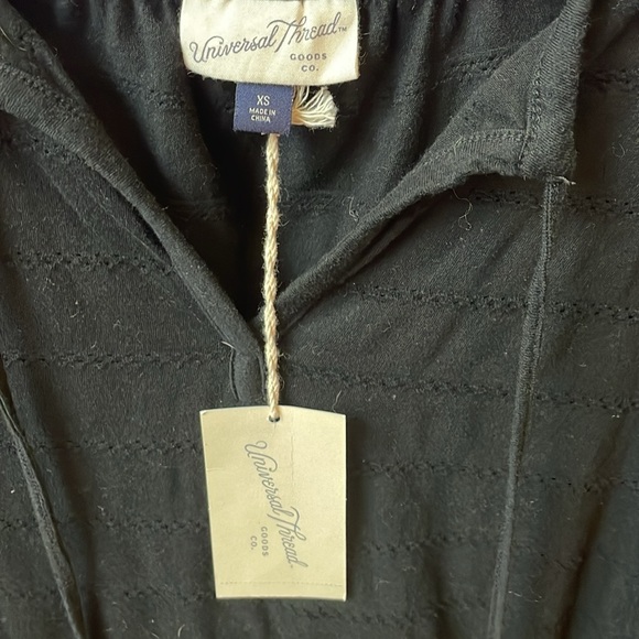Universal Threads black long sleeve - Picture 2 of 3